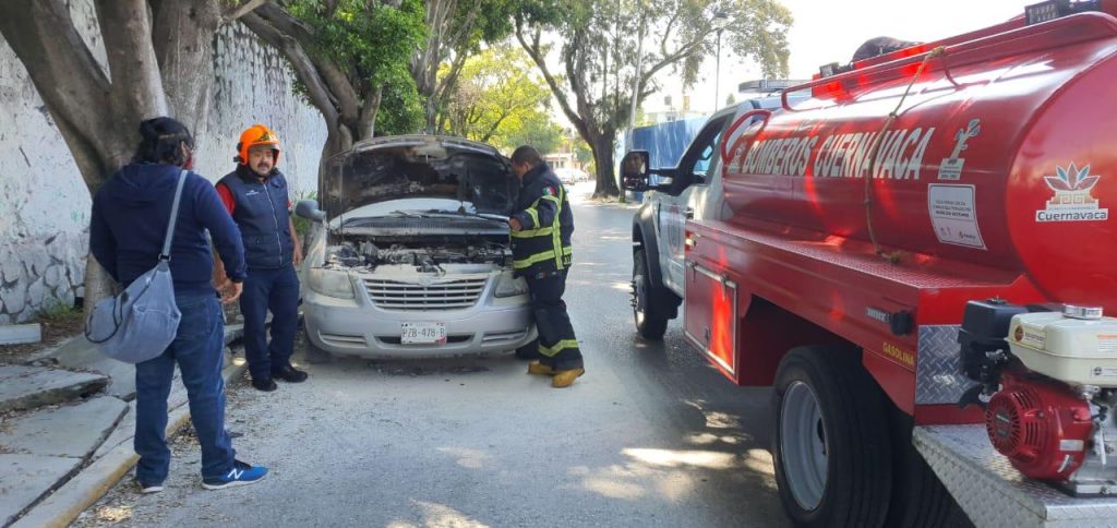 Sofocan cuatro incendios dos de basura en terrenos baldíos una