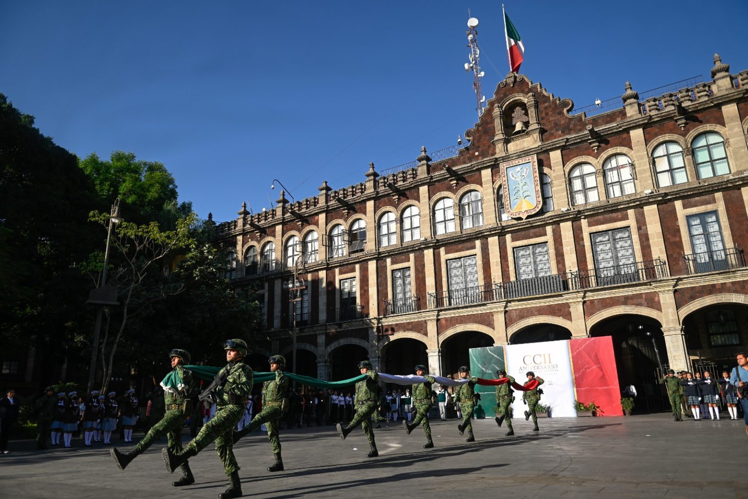 Conmemora Ejecutivo Estatal CCII aniversario del Día de la Bandera