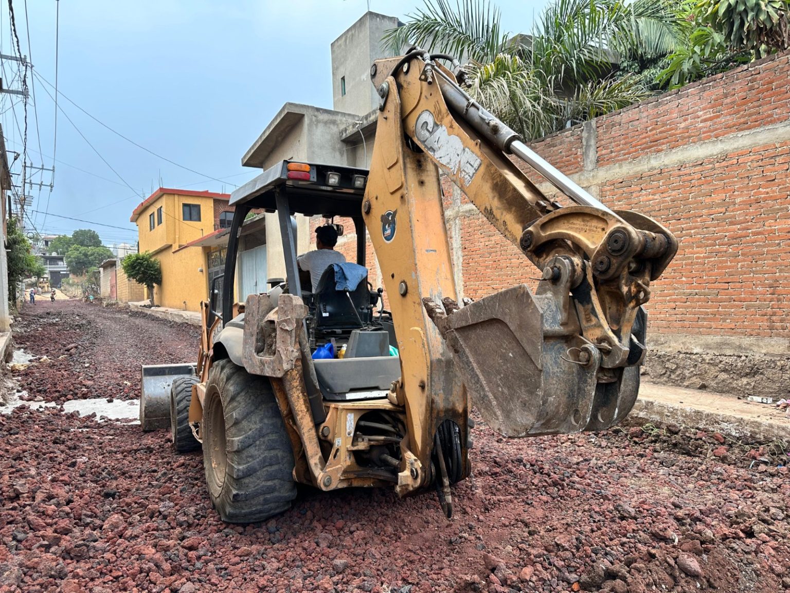 Avanzan trabajos de rehabilitación en calles Tepozteco y Toltecas de