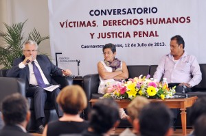 CONVERSATORIO-VICTIMAS DERECHOS HUMANOS Y JUSTICIA PENAL20130712_0434