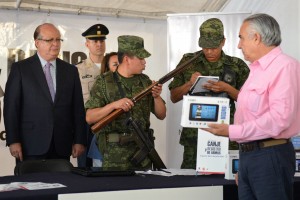 Graco Ramirez, canje y registro de armas, Plaza de Armas, Cuernavaca, Julio, 2013 (12)