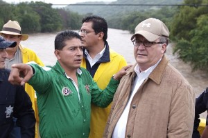 GRACO-RECORRIDO POR AMACUZAC Y PTE DE IXTLA POR INUNDACIONES20130916_0907