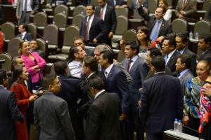 diputadosmanotazos10913133_2