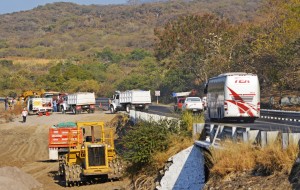 1Construyendo-la-ampliación-de-Autopista-La-Pera-Cuautla