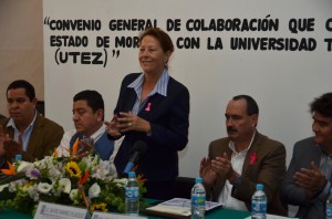 Firma de convenio de la UTEZ con el  congreso del estado20131003_1959