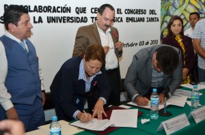 Firma de convenio de la UTEZ con el  congreso del estado20131003_1969