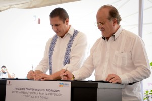 Graco, Rafael Moreno Valle  firma convenio prevevención y control del dengue 0035