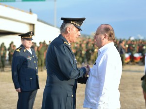 Graco Ramirez, izamiento de la bandera, Gral Salvador Cienfuegos, Cuautla, 2014 (3)