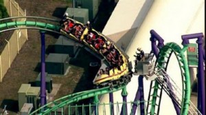 FALLA MONTAÑA RUSA EN SIX FLAGS DE MARYLAND, 24 PERSONAS ATRAPADAS