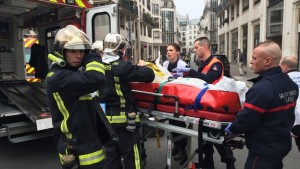 Un tiroteo en una revista satírica de Francia deja 12 muertos