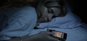 smartphone-dormir-cama-635