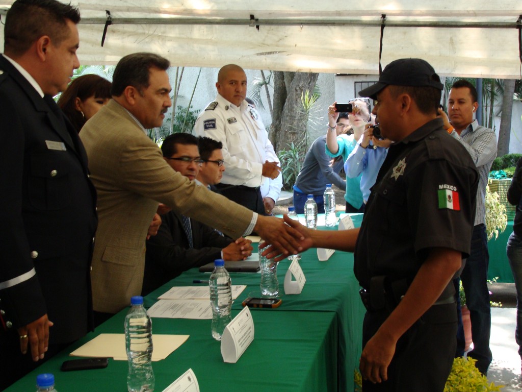 MORALES BARUD CON POLICIAS DE CUERNAVACA (2)