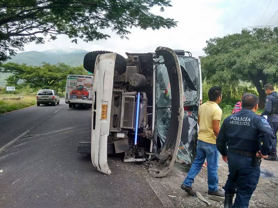 Vuelca ruta 19 en el Cañón de Lobos municipio de Yautepec;bebé de 2 meses  entre los lesionados – Zona Centro Noticias