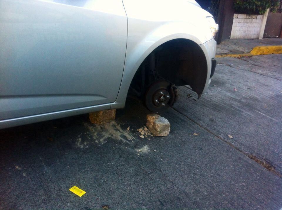 Dejan en tabiques autos de la colonia Fovissste las Águilas de Cuernavaca –  Zona Centro Noticias